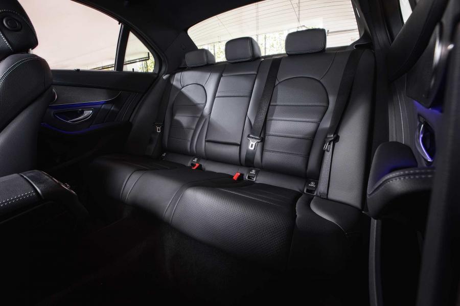 Интерьер Mercedes-Benz C200 AMG Line (W205) 2020 года  (MY) (фото 3 из 18)